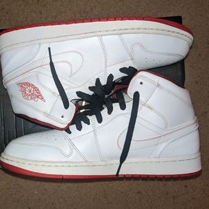 Air Jordan 1 Mid